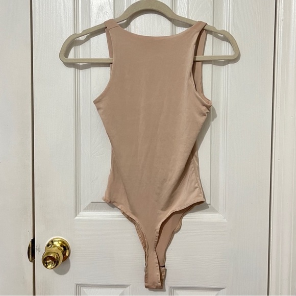 MISSGUIDED Petite Scoop Neck Bodysuit in sand - Picture 2 of 4